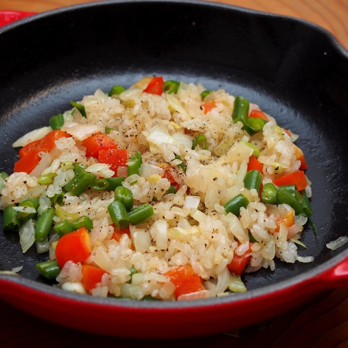 少ないご飯で作る！カラフルなガーリックバターライス